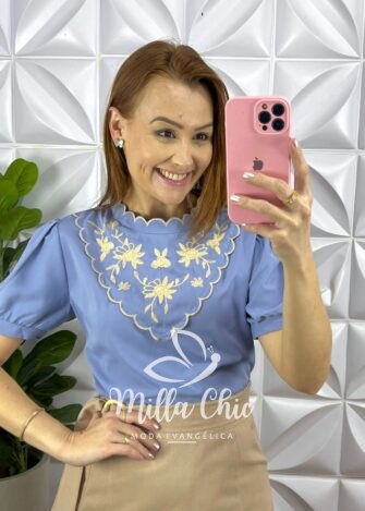 Camisa Crepe de Seda Com Babado Na Gola Bordado Estefani - Baby Blue - Milla Chic