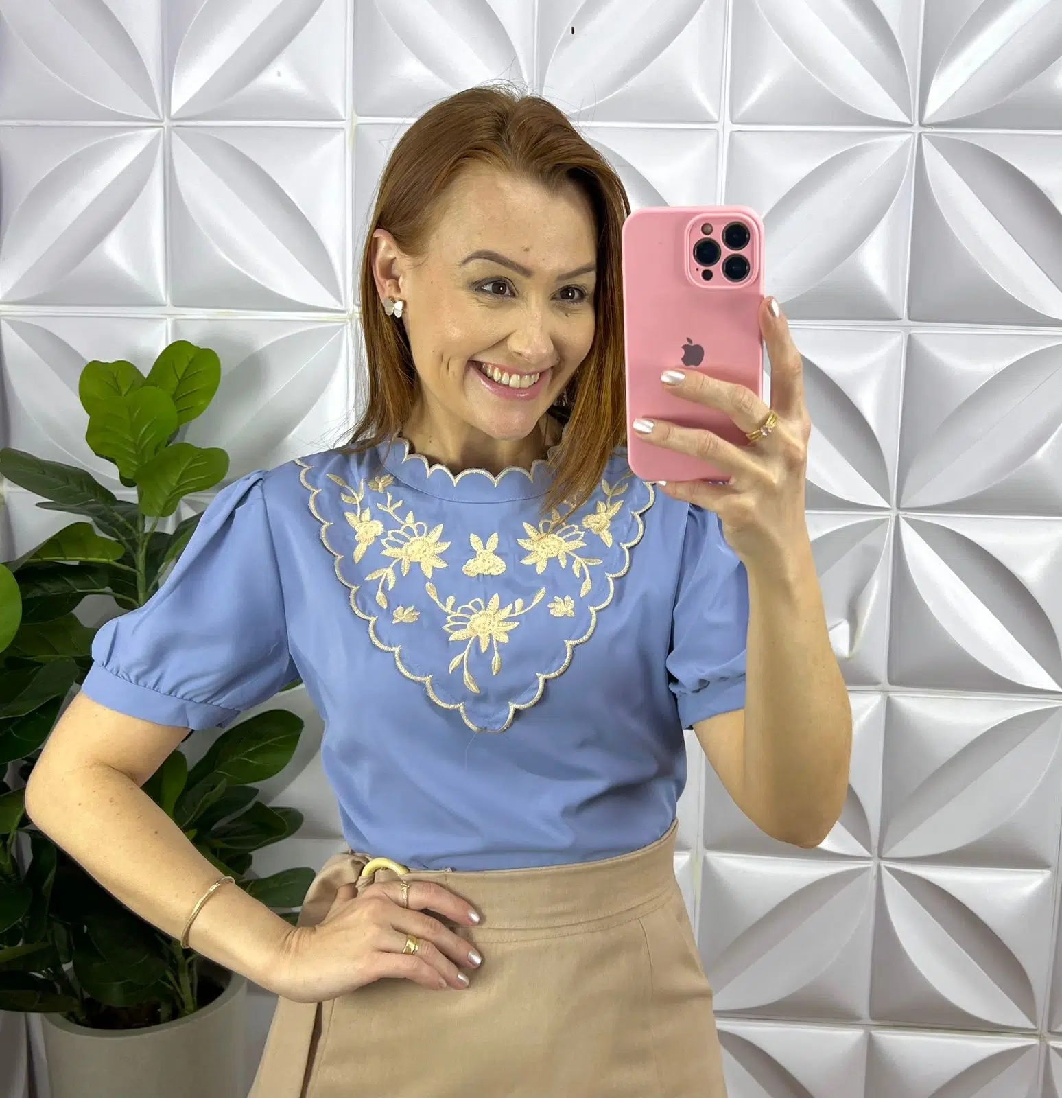 Camisa Crepe de Seda Com Babado Na Gola Bordado Estefani - Baby Blue - Milla Chic