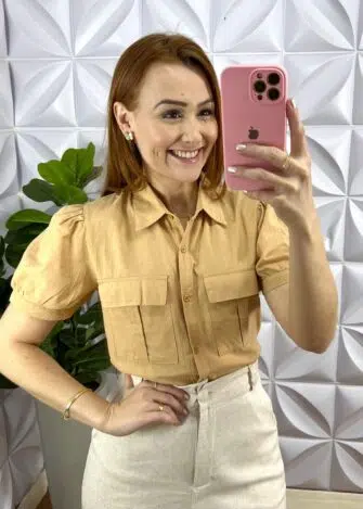 Camisa Linho Com Bolso Cargo E Manga Princesa Hanna - Capuchino - Milla Chic