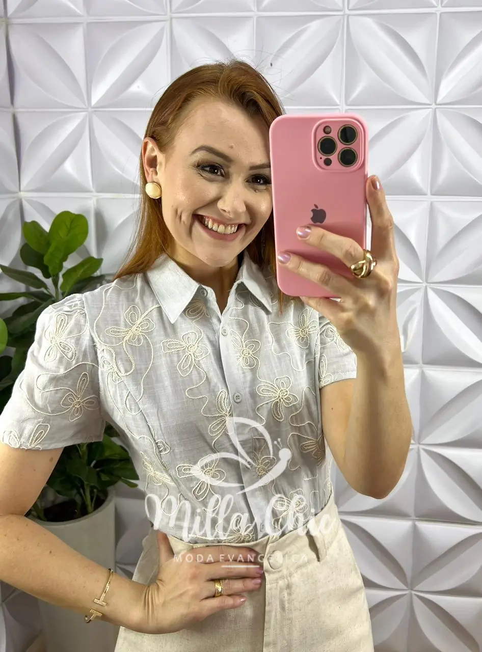Camisa Cambraia de Linho Bordado Manga Princesa Yasmim – Cinza – Milla Chic Camisa Cambraia de Linho Bordado Manga Princesa Yasmim - Cinza - Milla Chic