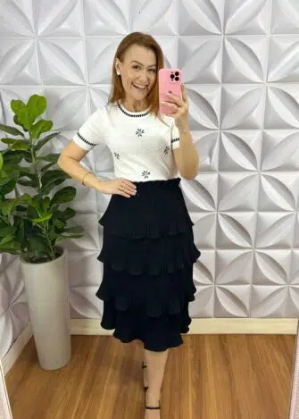 Blusa Tricot Com Bordado Floral Viviane - Branca - Milla Chic