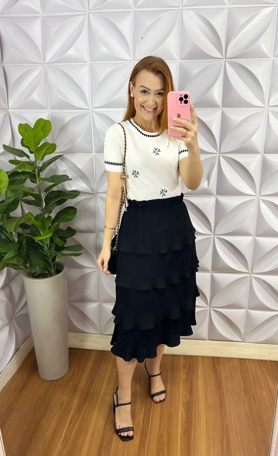 Blusa Tricot Com Bordado Floral Viviane - Branca - Milla Chic