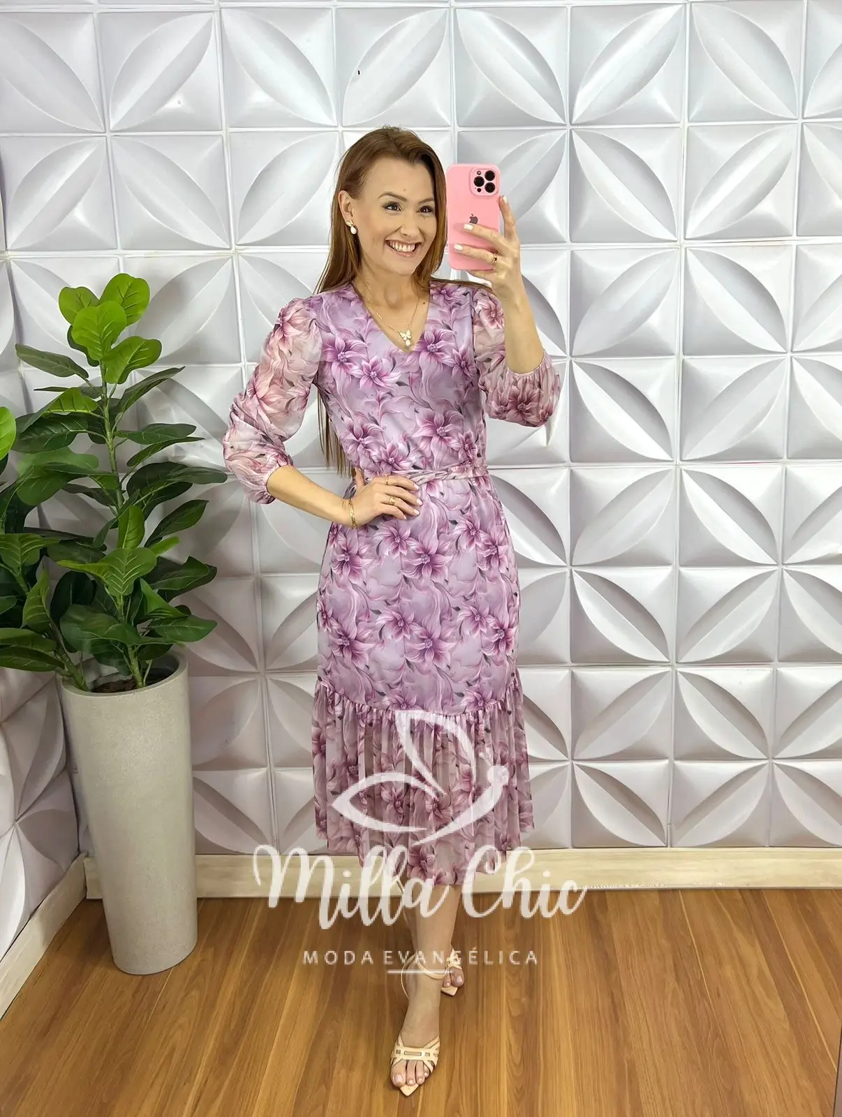 Vestido Tule Decote V Com Faixa Cinto Mídi Manga 7/8 Com Uma Maria Na Barra Clara – Lavanda – Milla Chic Vestido Tule Decote V Com Faixa Cinto Mídi Manga 7/8 Com Uma Maria Na Barra Clara - Lavanda - Milla Chic