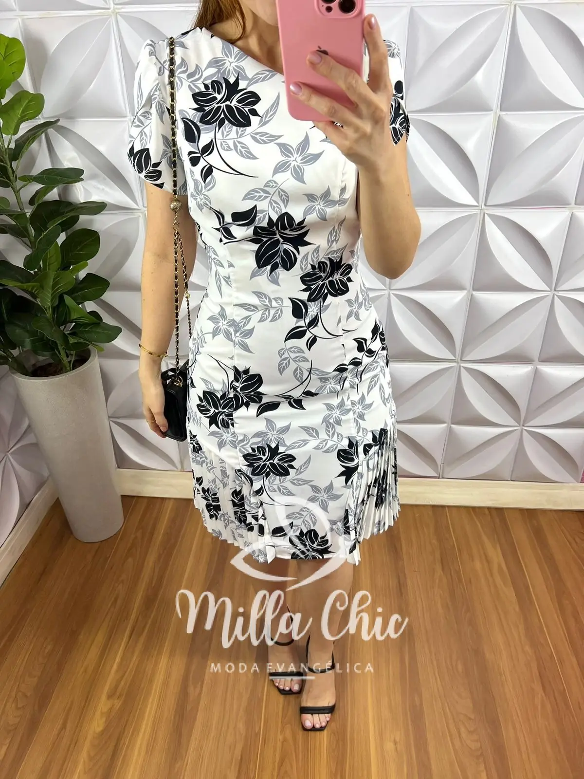 Vestido Alfaiataria Com Barra Plissada Estampado Georgina – Preto e Branco – Milla Chic Vestido Alfaiataria Com Barra Plissada Estampado Georgina - Preto e Branco - Milla Chic