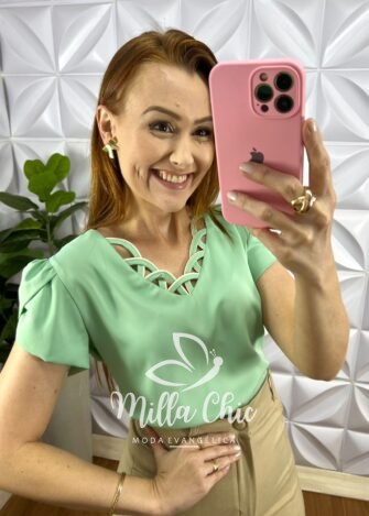 Blusa Crepe Acetinado Detalhe De Fitagem No Decote Zélia - Verde - Milla Chic