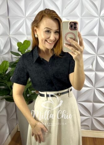Camisa Cambraia De Linho Bordada Cropped Cassia - Preta - Milla Chic