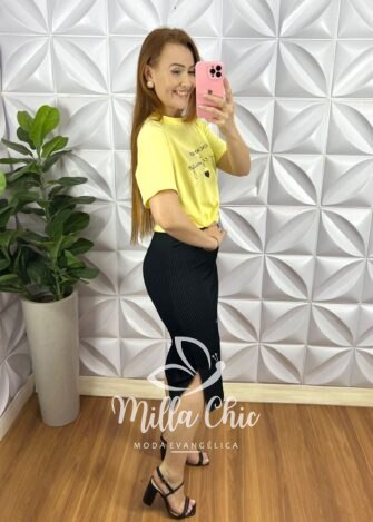 Tshirt De Malha de Algodão Com Frase Silcada Nunca Ando Só - Manteiga - Milla Chic