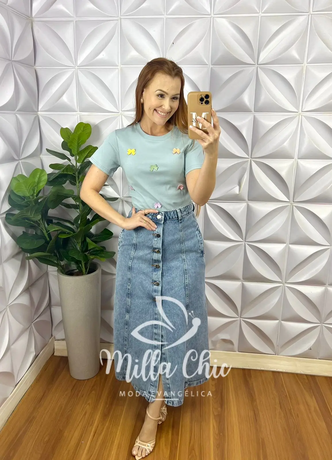 Saia Jeans Com Botões Metalizado Evase Fenda Frontal Mídi Hosana – Jeans – Milla Chic Saia Jeans Com Botões Metalizado Evase Fenda Frontal Mídi Hosana - Jeans - Milla Chic