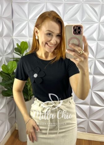 Blusa Com Aplicação de Flor No Viscolycra Florença - Preta - Milla Chic