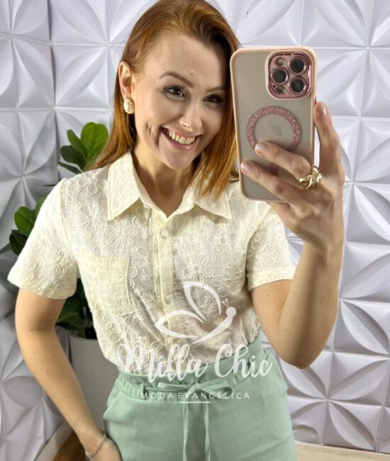 Camisa Cambraia De Linho Bordada Cropped Cassia - Manteiga - Milla Chic