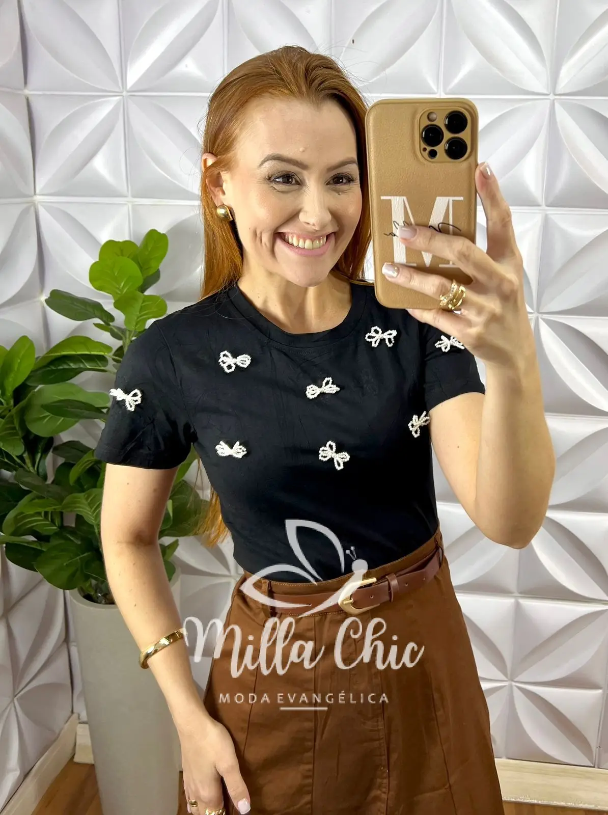 Blusa Tshirt Malha De Algodão Com Aplicação de Laços de Perola Zilda – Preta – Milla Chic Blusa Tshirt Malha De Algodão Com Aplicação de Laços de Perola Zilda - Preta - Milla Chic