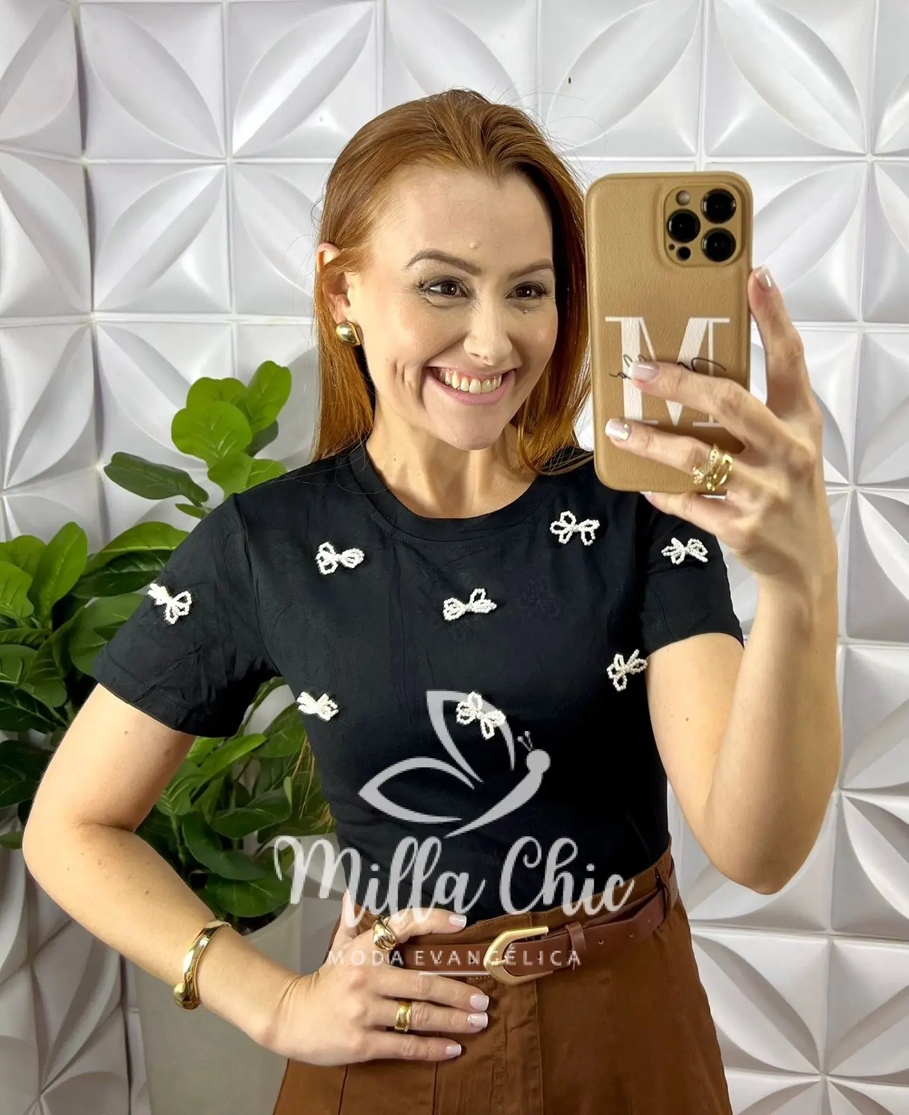 Blusa Tshirt Malha De Algodão Com Aplicação de Laços de Perola Zilda – Preta – Milla Chic Blusa Tshirt Malha De Algodão Com Aplicação de Laços de Perola Zilda - Preta - Milla Chic