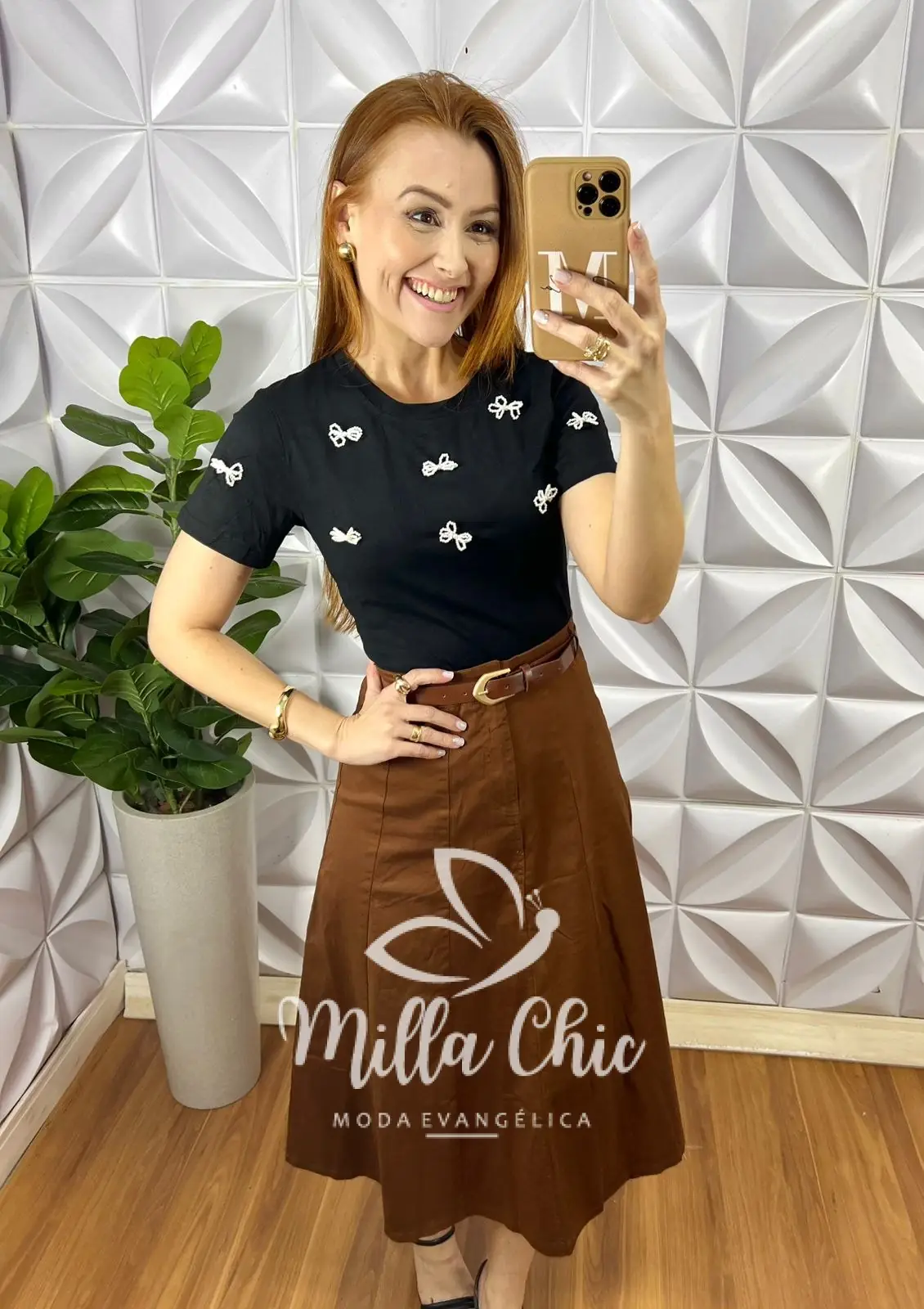 Blusa Tshirt Malha De Algodão Com Aplicação de Laços de Perola Zilda – Preta – Milla Chic Blusa Tshirt Malha De Algodão Com Aplicação de Laços de Perola Zilda - Preta - Milla Chic