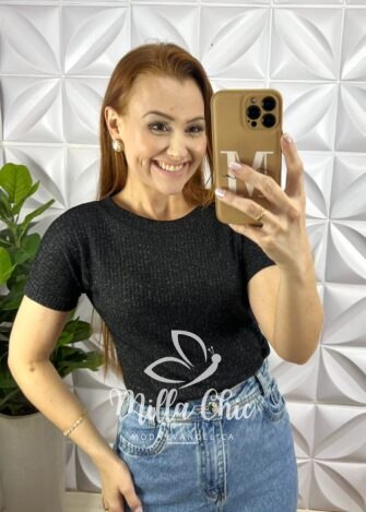 Blusa Canelada Com Lurex Soltinha Gola Marcada Monique - Preta - Milla Chic