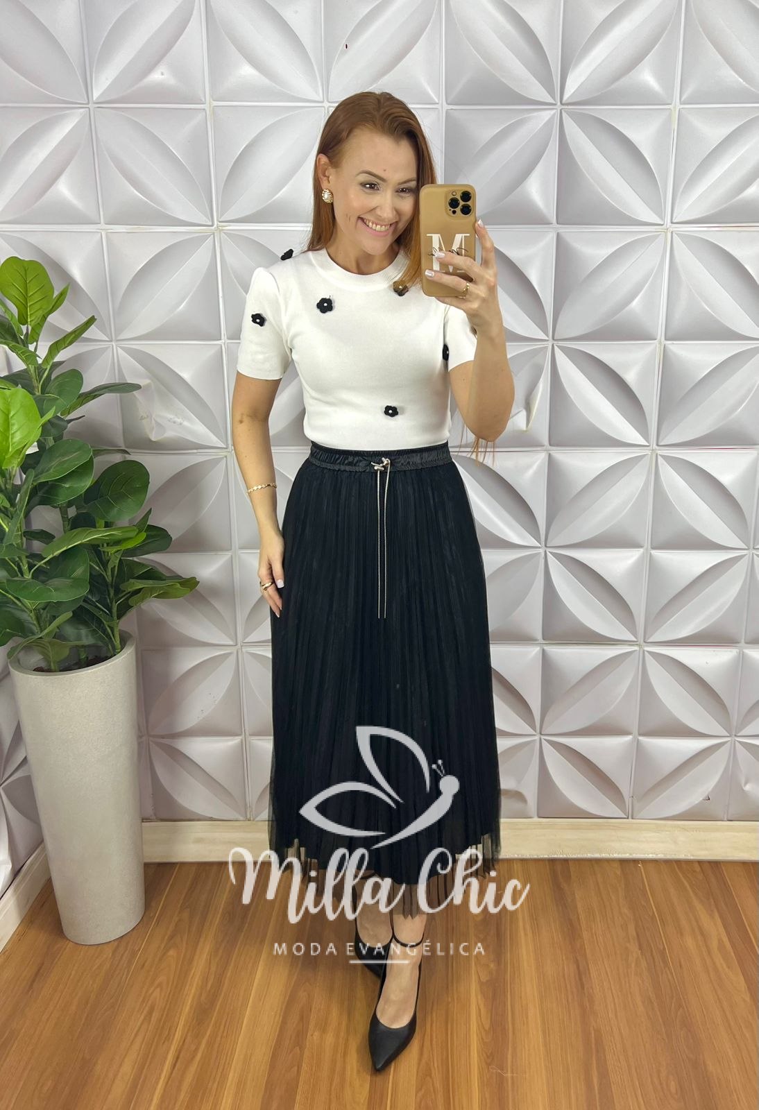 Blusa Tricot Modal Com Gola Marcada Aplicação de Flores Bordadas Holambra - Branca - Milla Chic