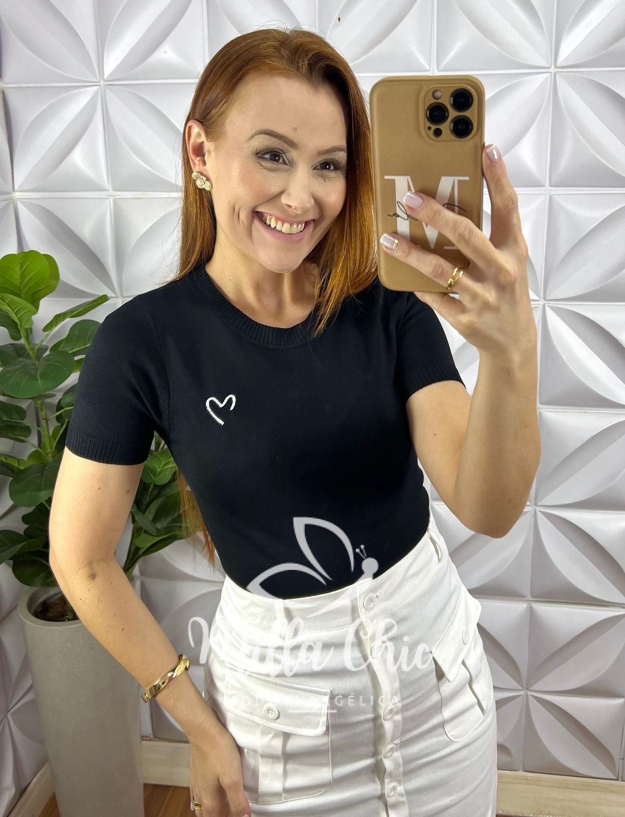 Blusa Tricot Modal Com Gola Marcada Bordado De Coração Livia - Preto - Milla Chic