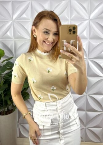 Milla Chic - millachic com br blusa tricot modal com trabalhado na gola e bordados floral polonia areia 2 Blusa Tricot Modal Com Trabalhado na Gola e Bordados Floral Polônia - Areia - Milla Chic