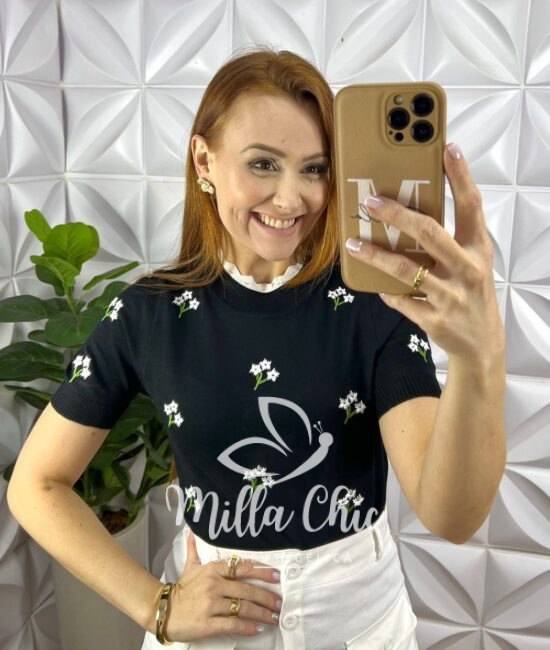 Blusa Tricot Modal Com Trabalhado na Gola e Bordados Floral Polônia - Preto - Milla Chic