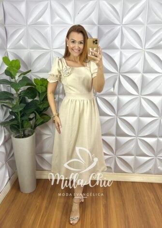 Vestido Crepinho Mídi Com Lastex Nas Costas Com Aplicação De Flor Querem - Areia - Milla Chic