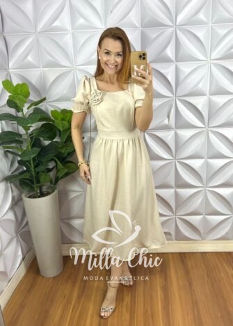 Vestido Crepinho Mídi Com Lastex Nas Costas Com Aplicação De Flor Querem - Areia - Milla Chic