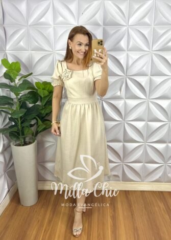 Vestido Crepinho Mídi Com Lastex Nas Costas Com Aplicação De Flor Querem - Areia - Milla Chic