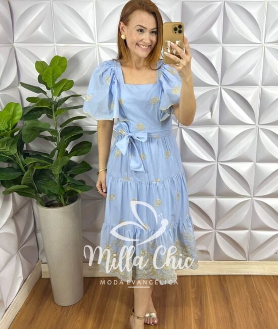 Vestido Lesie Bordado Manga Raglan Com Lastex Nas Costas Super Mídi Três Marias Samara - Azul Claro - Milla Chic