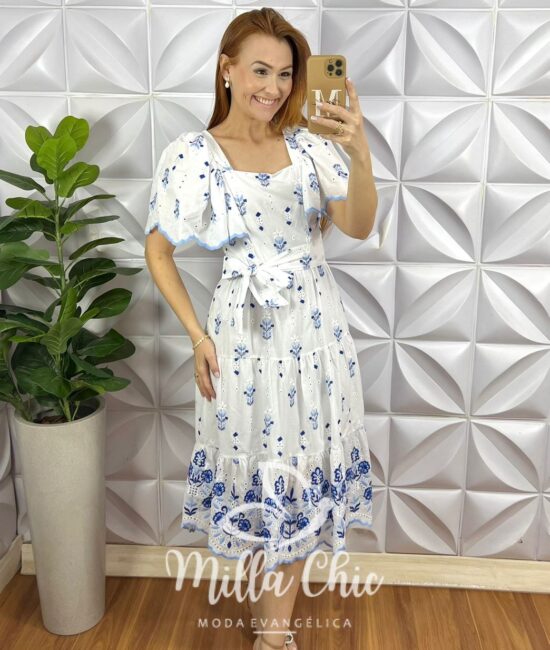 Vestido Lesie Bordado Manga Raglan Com Lastex Nas Costas Super Mídi Três Marias Samara - Branco e Azul - Milla Chic