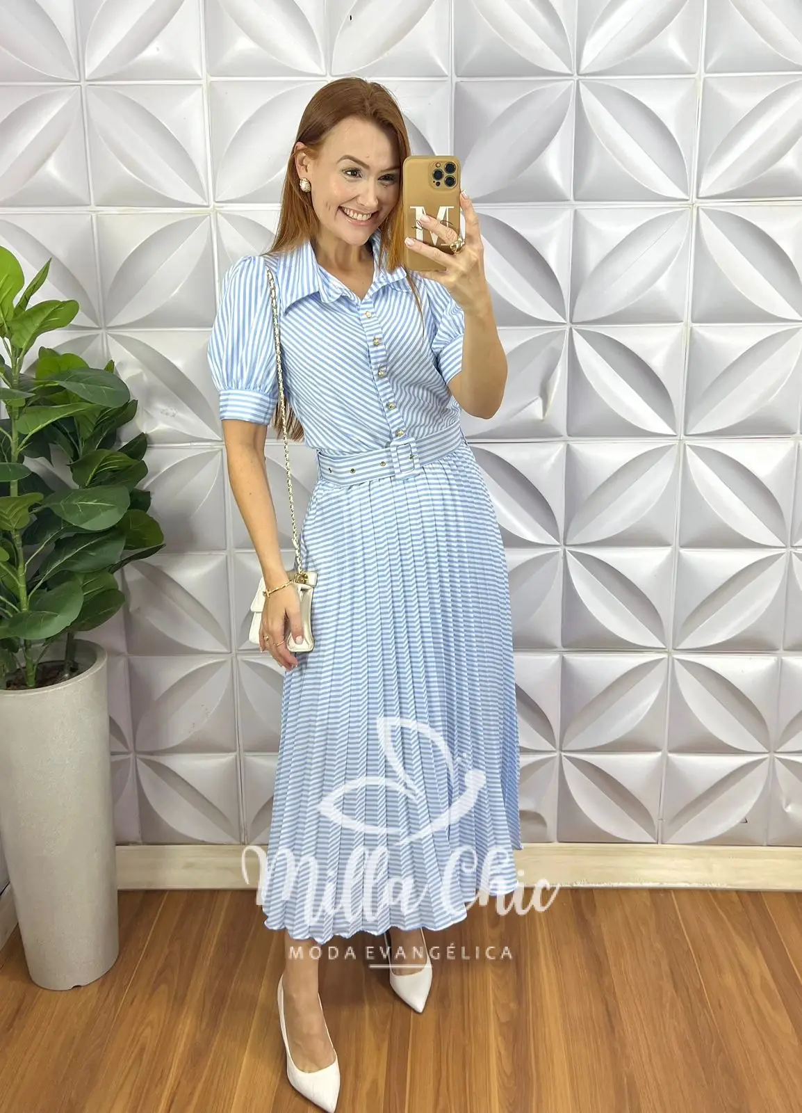 Vestido Mediterrâneo Saia Plissada Com Todos Os Bodões Funcionais E Perolados Aconpanha Cinto Encapado- Azul – Milla Chic Vestido Mediterrâneo Saia Plissada Com Todos Os Bodões Funcionais E Perolados Aconpanha Cinto Encapado- Azul - Milla Chic