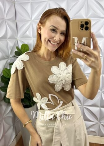 Blusa Com Aplicação Crochê Marrom - Milla Chic