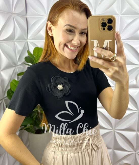 Blusa Camélia Com Flor Malha Algodão - Preta - Milla Chic