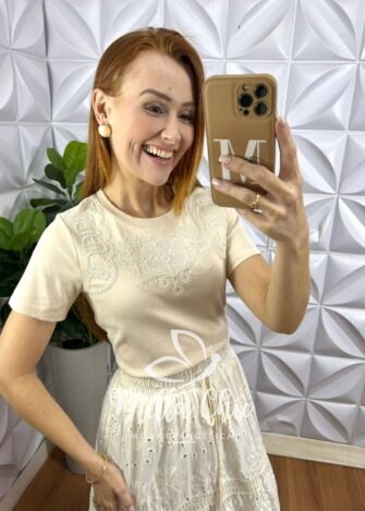 Milla Chic - millachic com br blusa cannes malha de algodao bordada areia 1 Blusa Cannes Malha De Algodão Bordada - Areia - Milla Chic