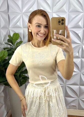 Milla Chic - millachic com br blusa cannes malha de algodao bordada areia 2 Blusa Cannes Malha De Algodão Bordada - Areia - Milla Chic