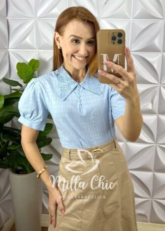 Blusa Gigi Lesie Com Gola Em Guipper - Azul - Milla Chic