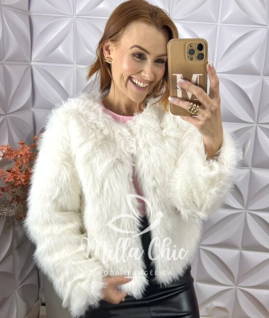 Casaco Áurea Em Pelúcia-  Branco - Milla Chic