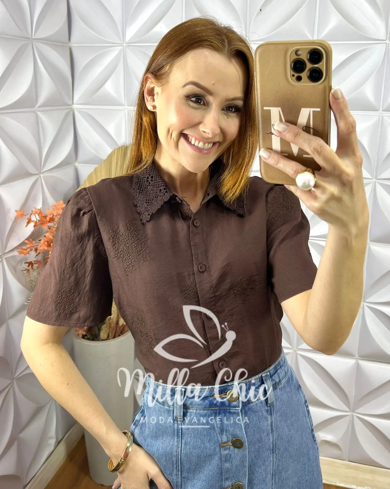 Camisa Domênica Gola Guipper – Marrom – Milla Chic Camisa Domênica Gola Guipper - Marrom - Milla Chic