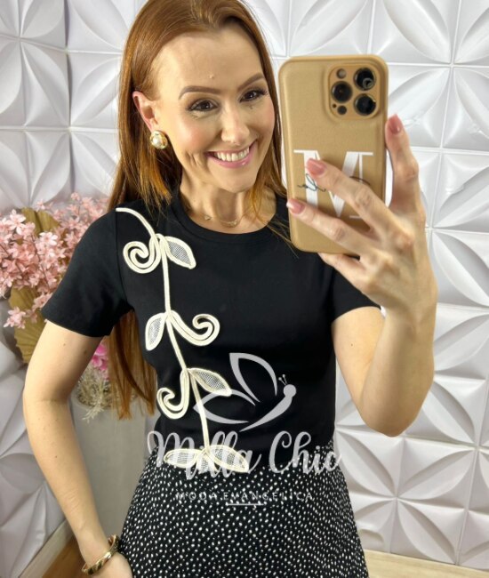 Blusa Guiomar Com Bordado Cordonê- Preta - Milla Chic