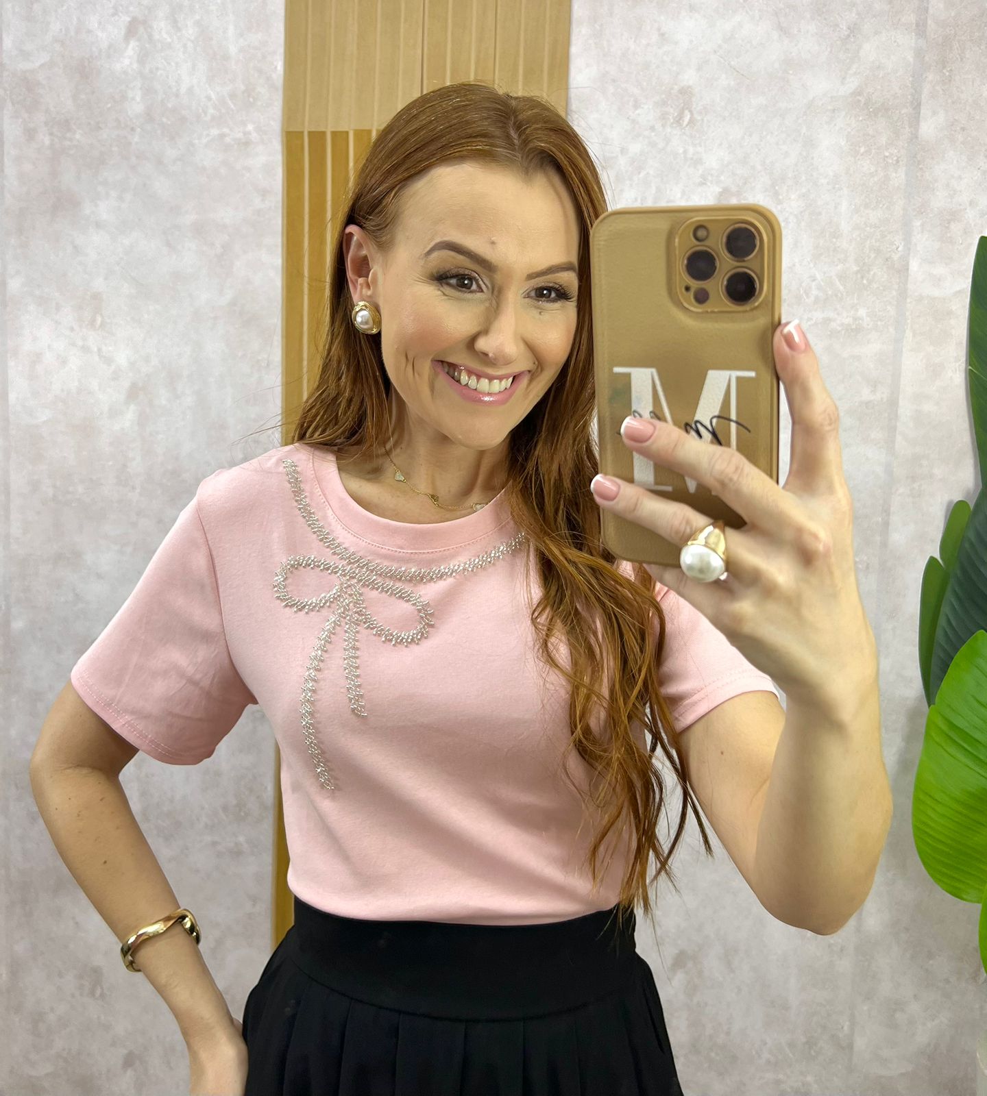 Milla Chic - millachic com br blusa tania gola polo malha manteiga copia 6 Blusa Valquíria Laço Bordada - Rosa - Milla Chic