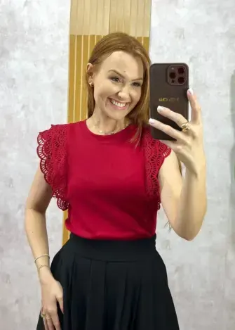 Milla Chic - Blusa Marília Em Malha Algodão Com Guipper - Cereja