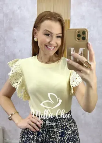 Blusa Marília em malha algodão com guipper - Amarelo manteiga - Milla Chic