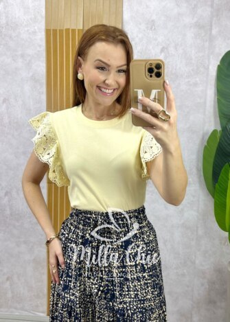Blusa Marília em malha algodão com guipper - Amarelo manteiga - Milla Chic