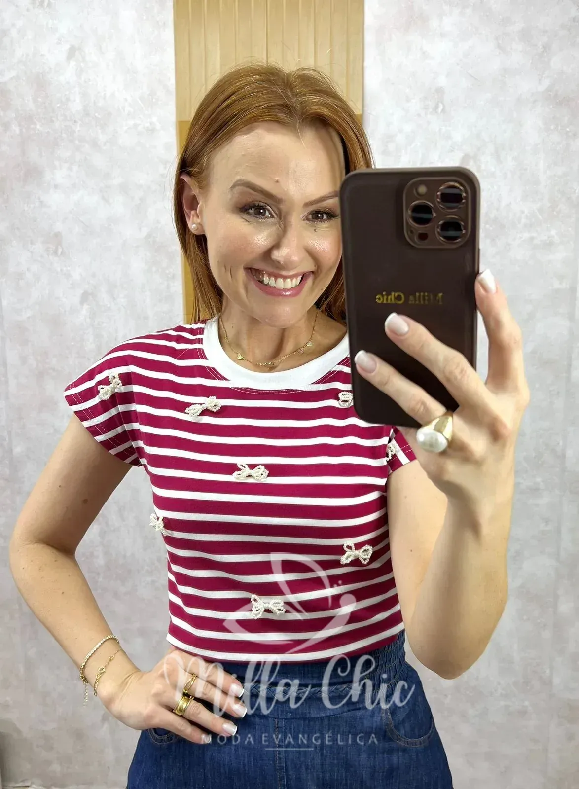 Milla Chic – Blusa Efigênia Em Malha Listrada Bordada – Cherry Milla Chic - Blusa Efigênia Em Malha Listrada Bordada - Cherry