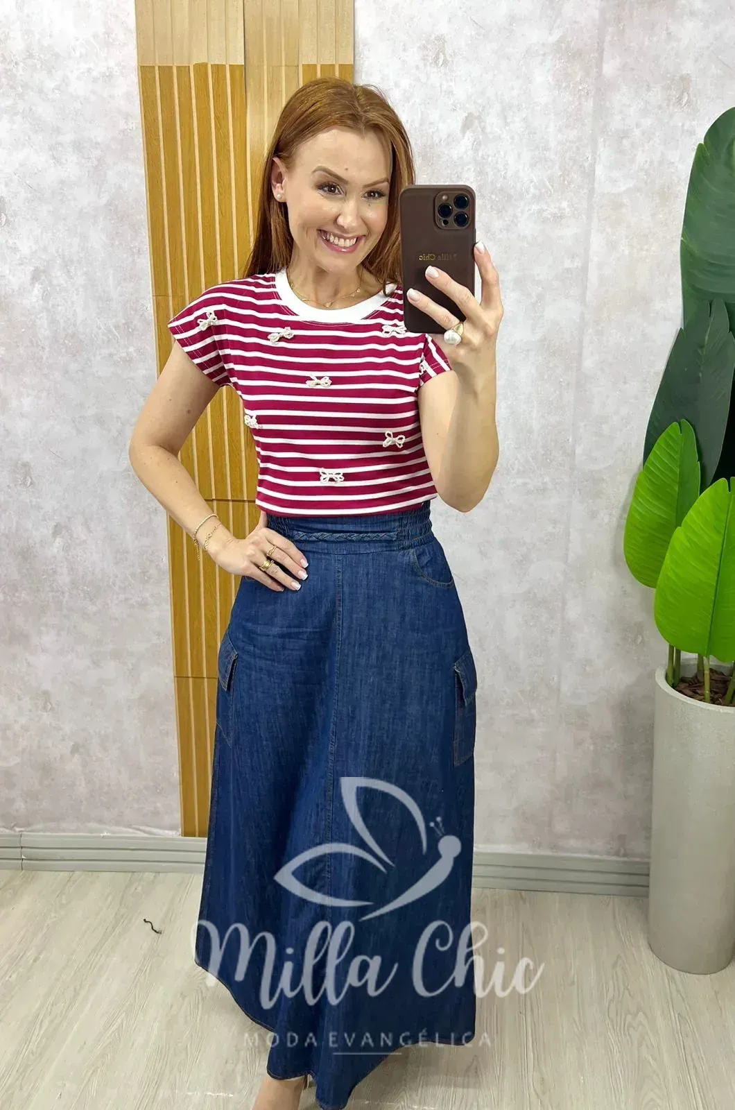 Milla Chic – Blusa Efigênia Em Malha Listrada Bordada – Cherry Milla Chic - Blusa Efigênia Em Malha Listrada Bordada - Cherry