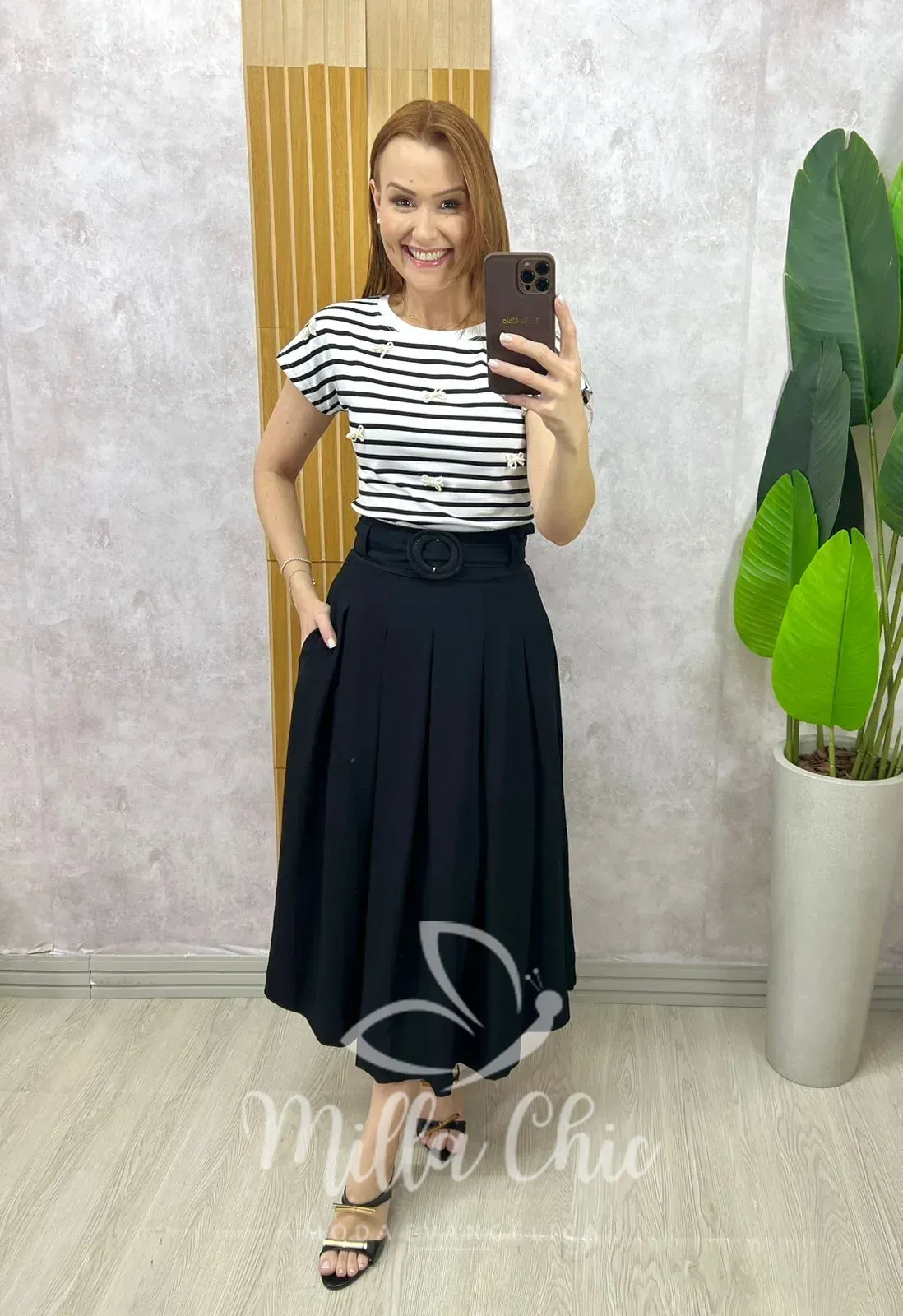 Milla Chic – Blusa Efigênia Em Malha Listrada Bordada – Preta Milla Chic - Blusa Efigênia Em Malha Listrada Bordada - Preta