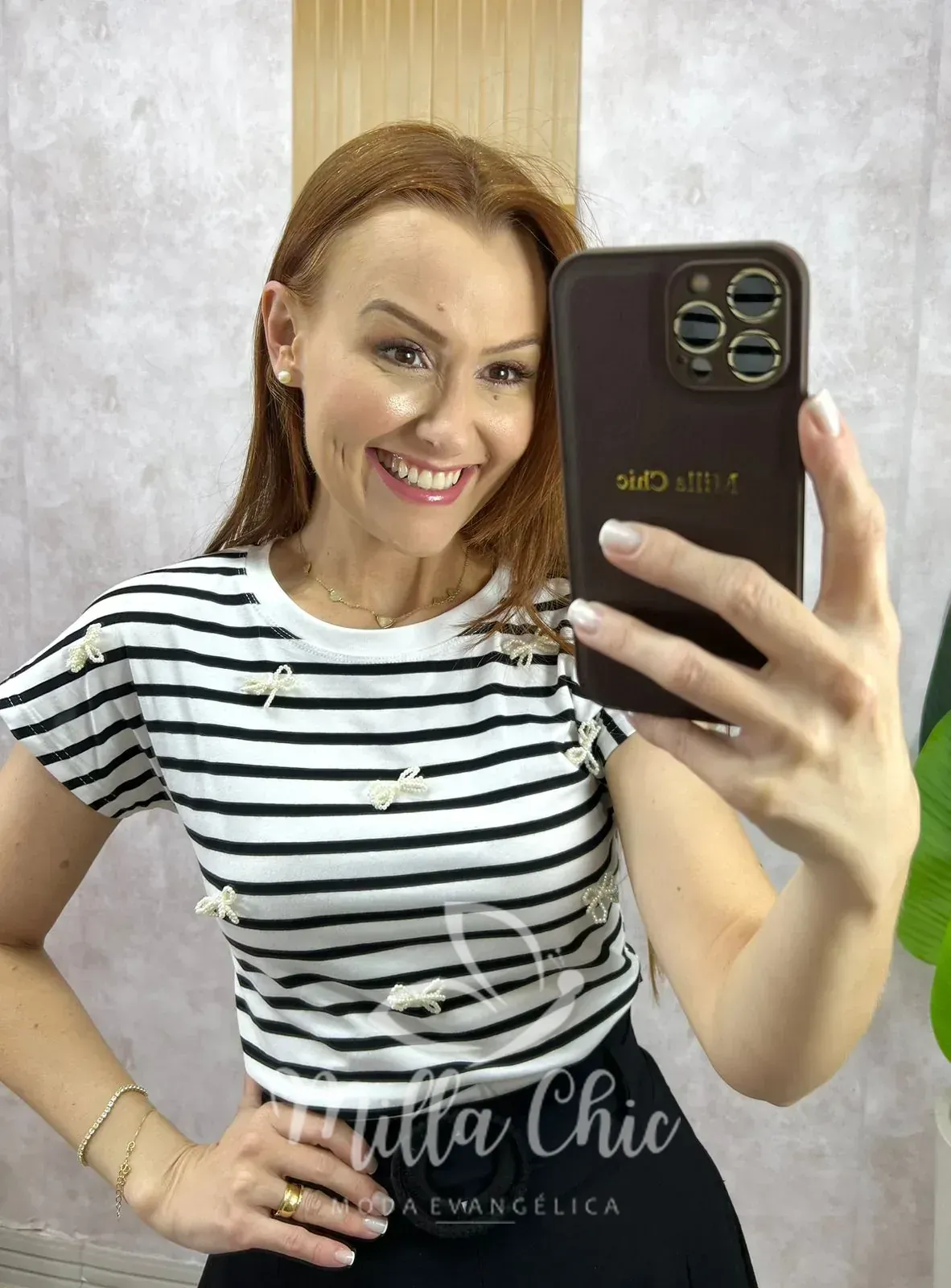 Milla Chic – Blusa Efigênia Em Malha Listrada Bordada – Preta Milla Chic - Blusa Efigênia Em Malha Listrada Bordada - Preta