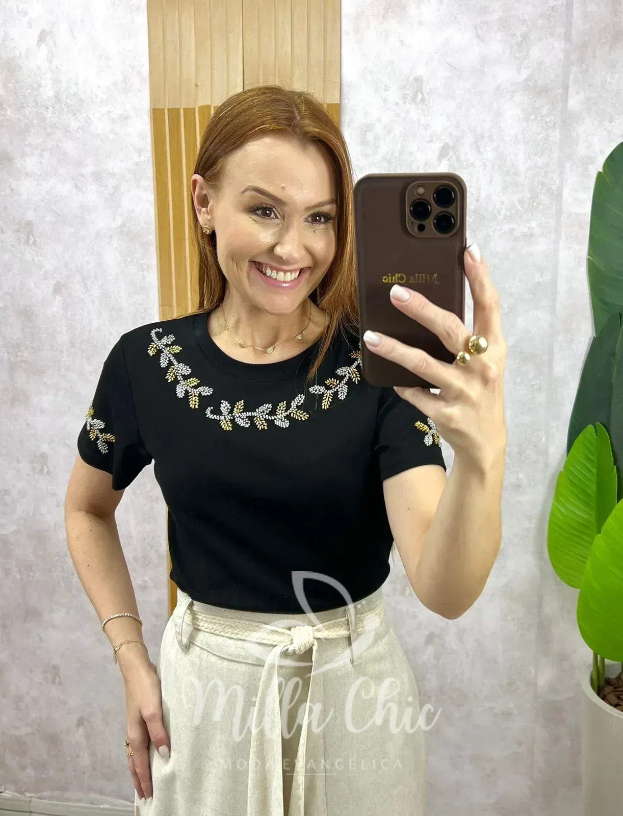 Milla Chic – Blusa Vera Em Malha Algodão Bordada – Branca (cópia) Milla Chic - Blusa Vera Em Malha Algodão Bordada - Branca (cópia)