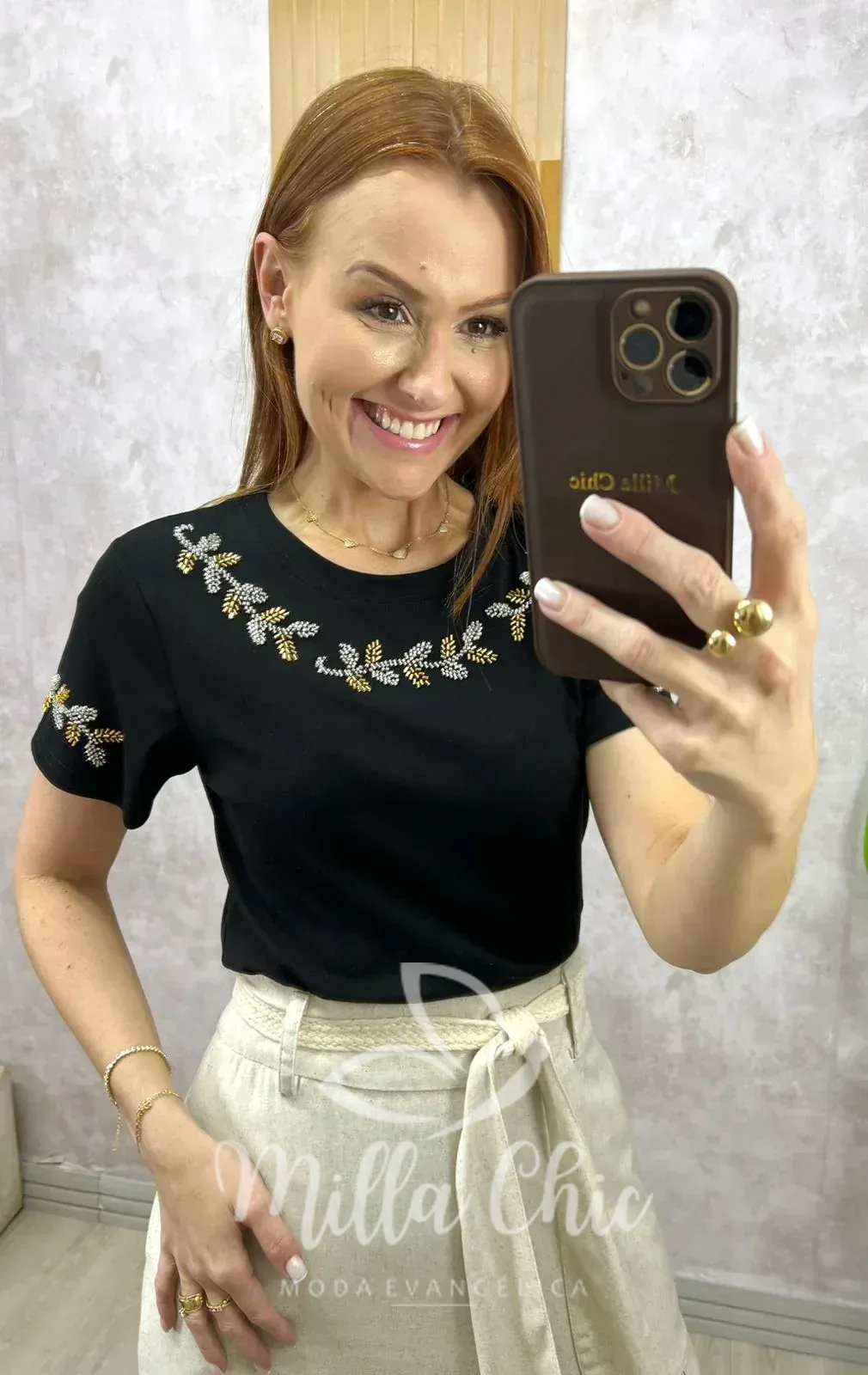 Milla Chic – Blusa Vera Em Malha Algodão Bordada – Branca (cópia) Milla Chic - Blusa Vera Em Malha Algodão Bordada - Branca (cópia)