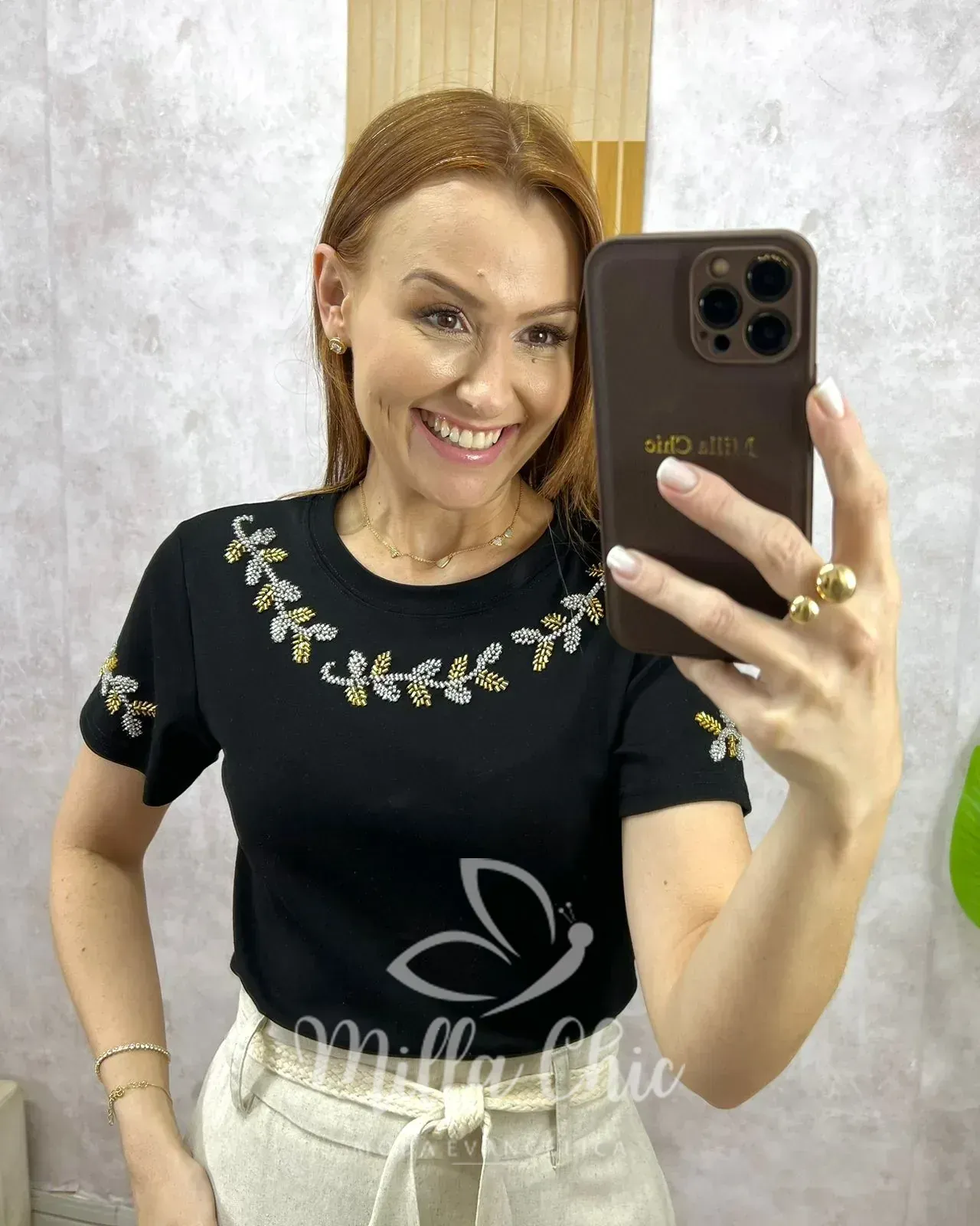 Milla Chic – Blusa Vera Em Malha Algodão Bordada – Branca (cópia) Milla Chic - Blusa Vera Em Malha Algodão Bordada - Branca (cópia)