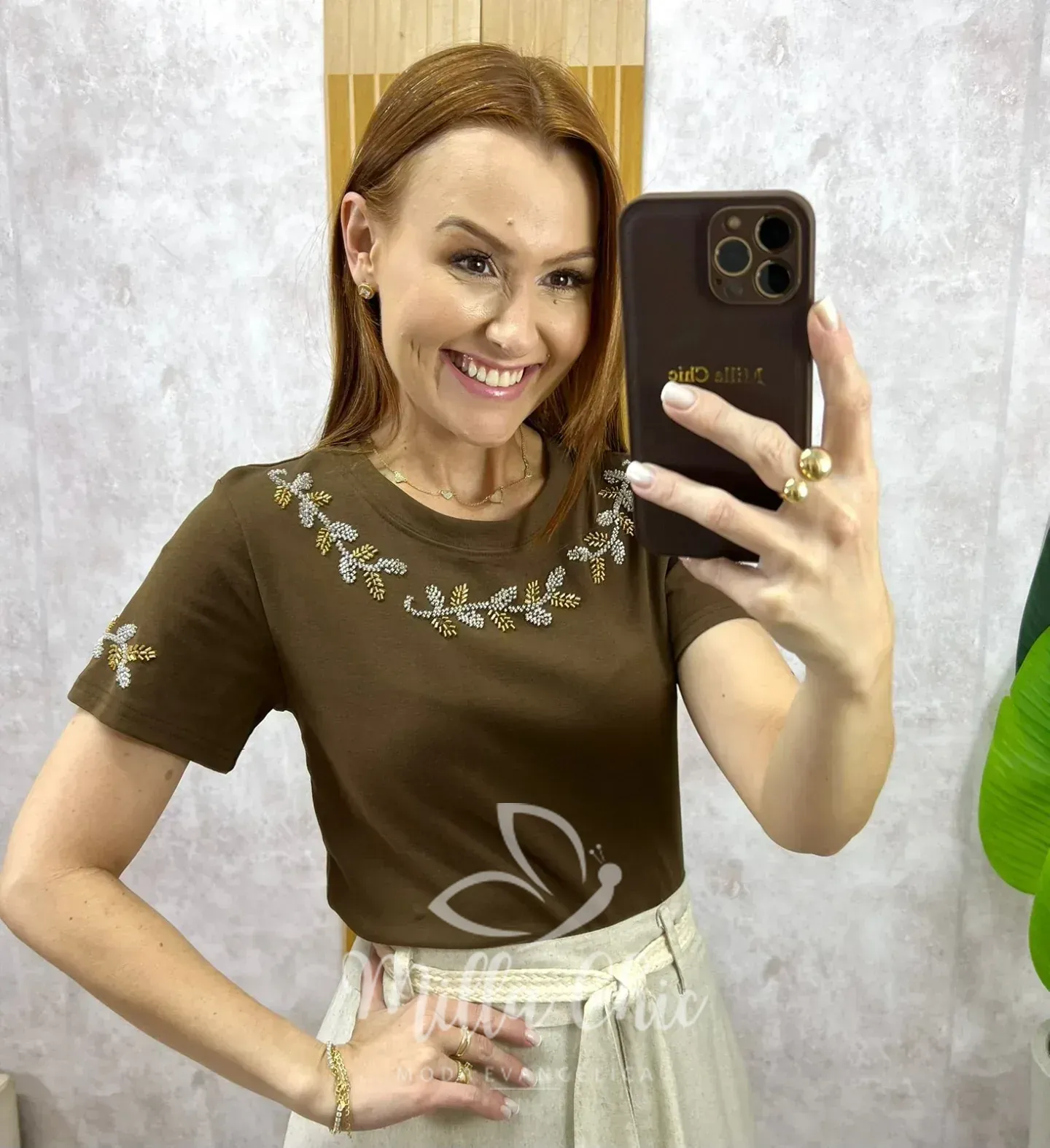 Milla Chic – Blusa Vera Em Malha Algodão Bordada – Cappuccino (cópia) Milla Chic - Blusa Vera Em Malha Algodão Bordada - Cappuccino (cópia)