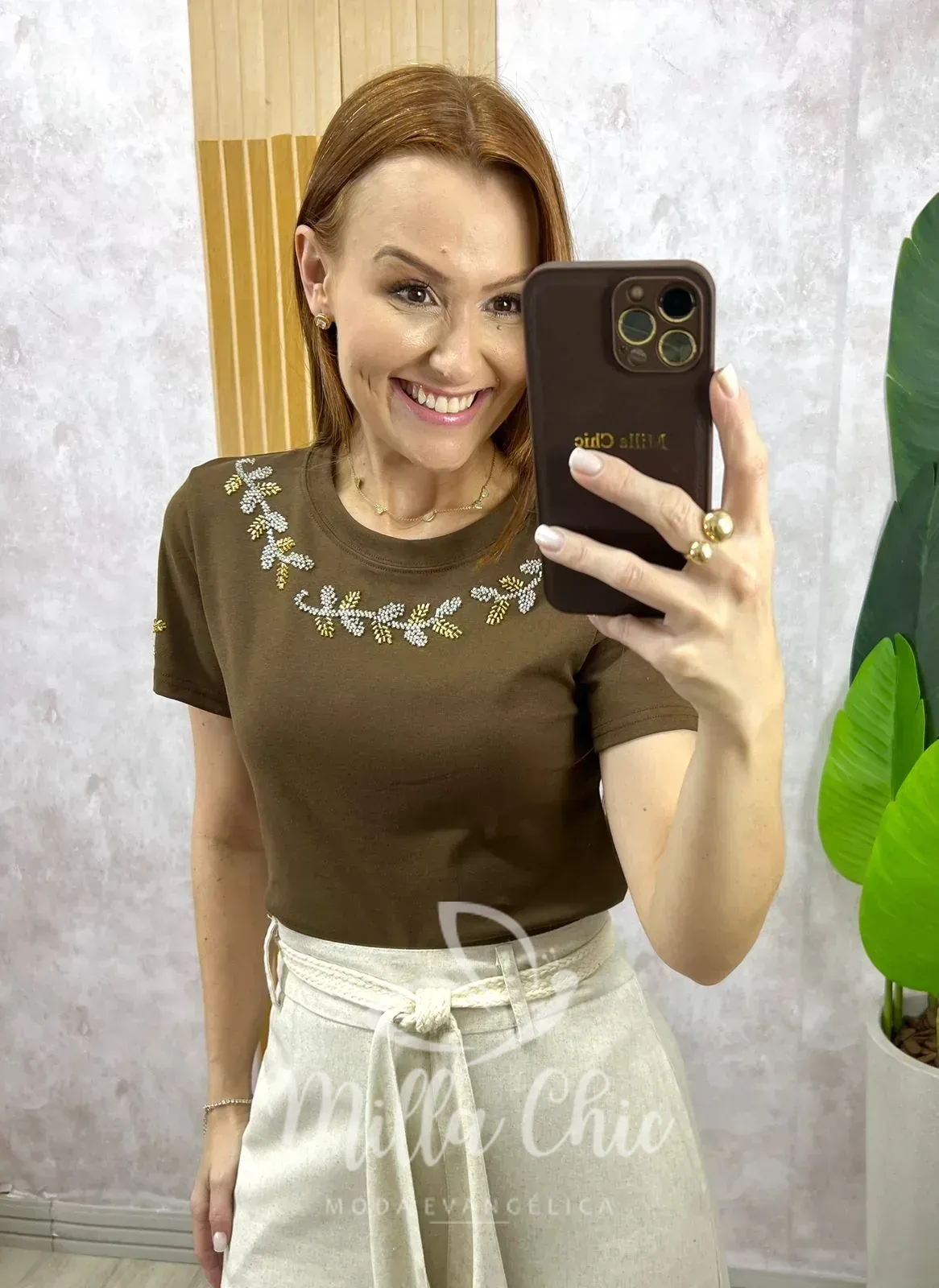 Milla Chic – Blusa Vera Em Malha Algodão Bordada – Castanho Milla Chic - Blusa Vera Em Malha Algodão Bordada - Castanho