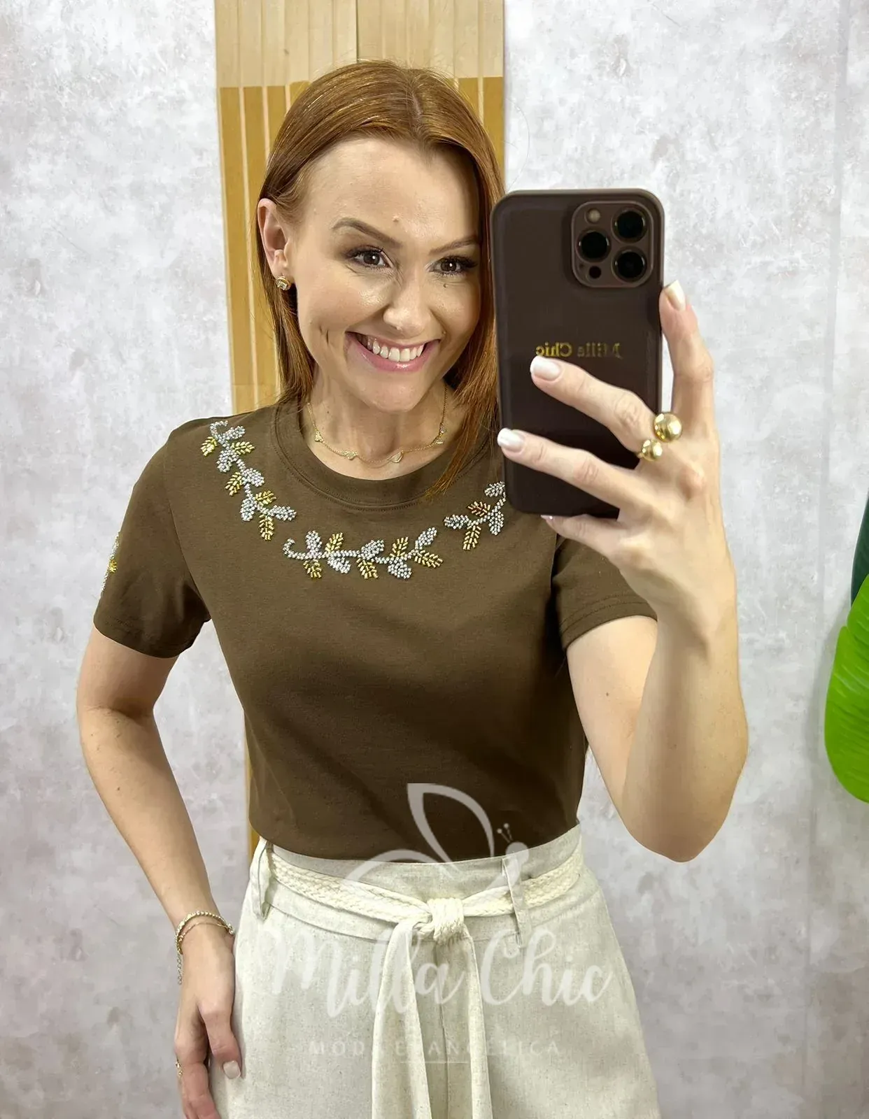 Milla Chic – Blusa Vera Em Malha Algodão Bordada – Castanho Milla Chic - Blusa Vera Em Malha Algodão Bordada - Castanho